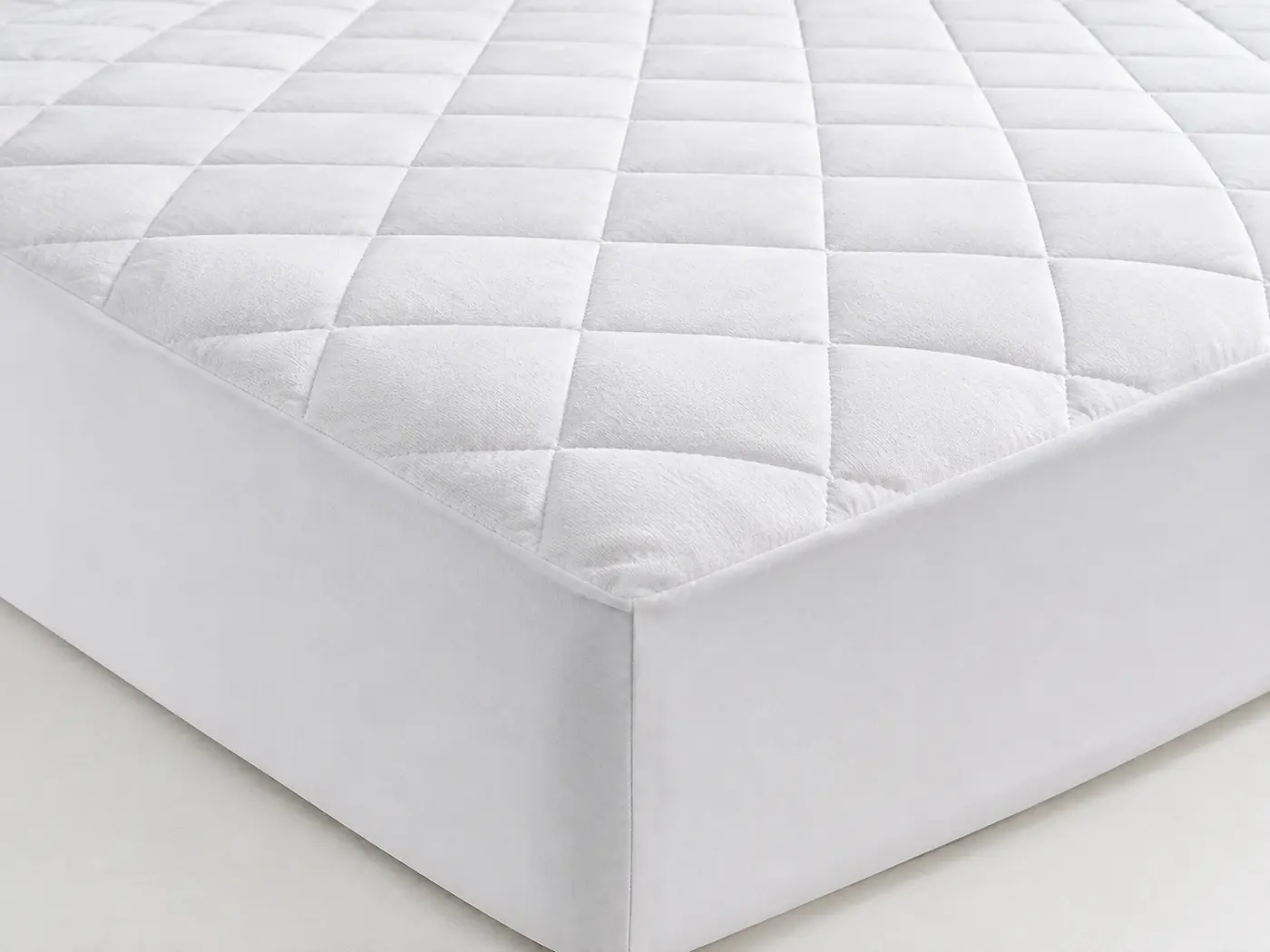 Diamond-quilted mattress topper with elasticated skirt